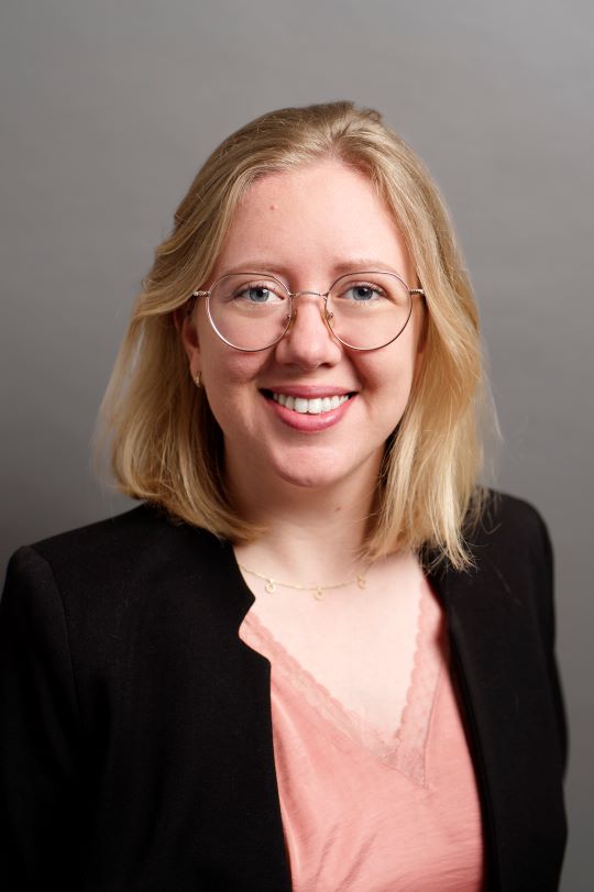 Desan, Laura Desan, Laura